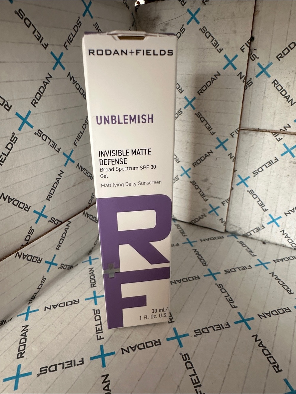 Rodan + Fields Unblemish Invisible Matte Defense Gel - White & Purple